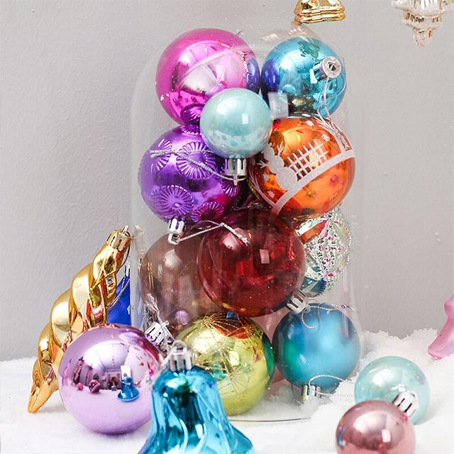 Weihnachtskugel aus Kunststoff